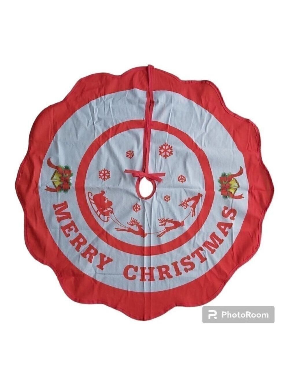 NWOT Medium "Merry Christmas" Tree Skirt With Scalloped Edge - Size 34 Inches